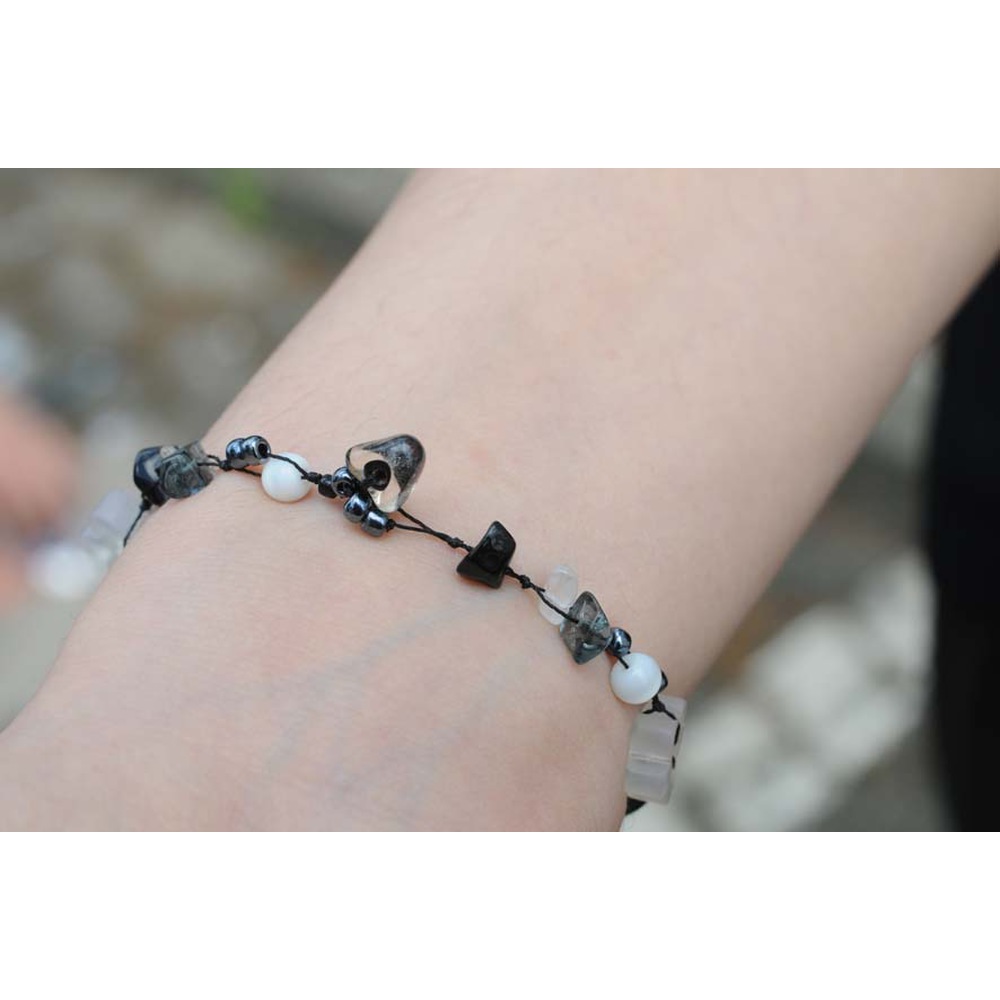 Dehnbares Perlenarmband WEISSE BLÜMCHEN