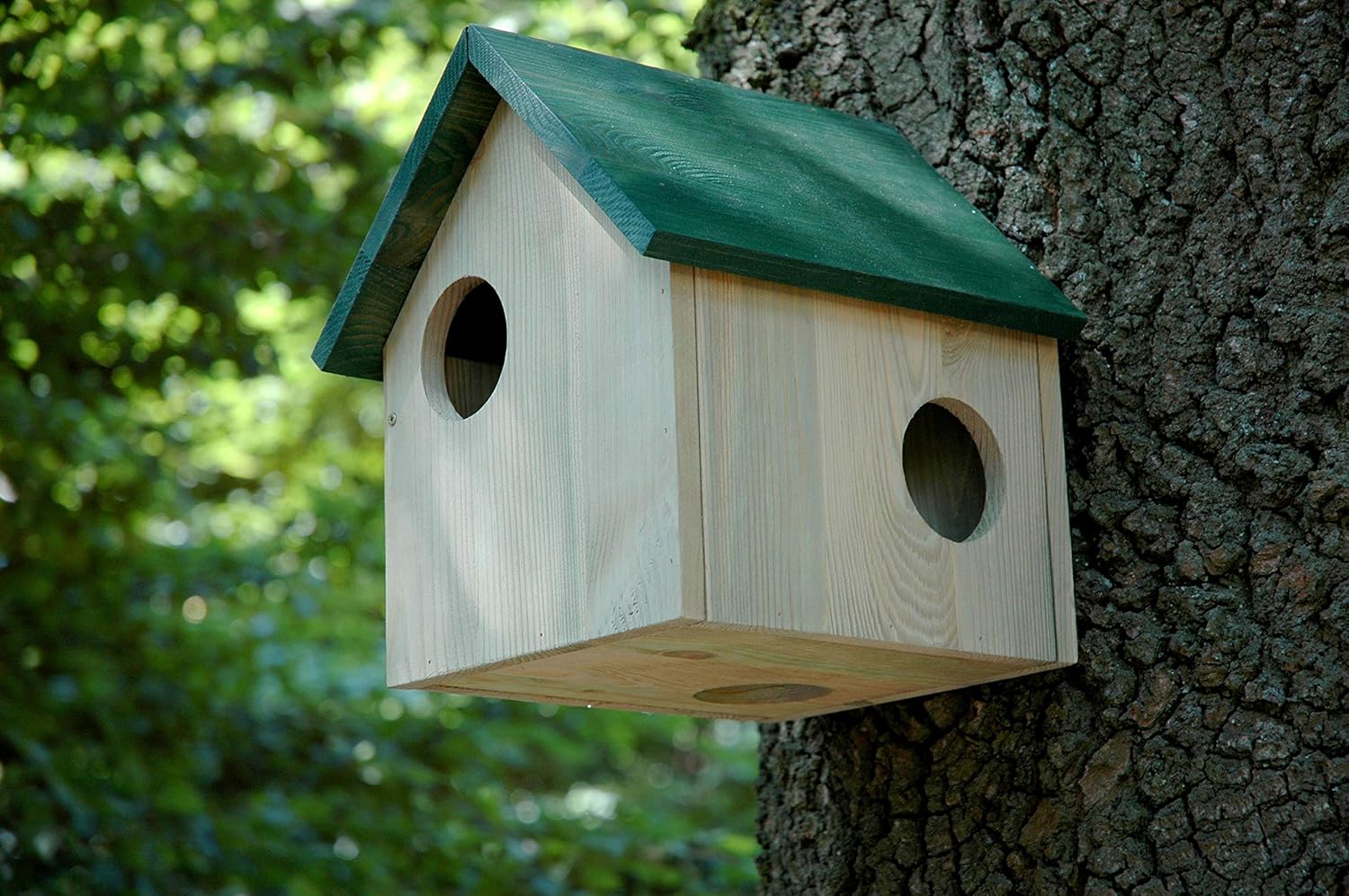 dobar Eichhörnchenkobel - Eichhörnchenhaus aus Massivholz - Futterhaus für Eichhörnchen - Eichhhörnchen Schlafhaus mit 3 Eingängen  25 x 26 x 28,5 cm  Grün DH122
