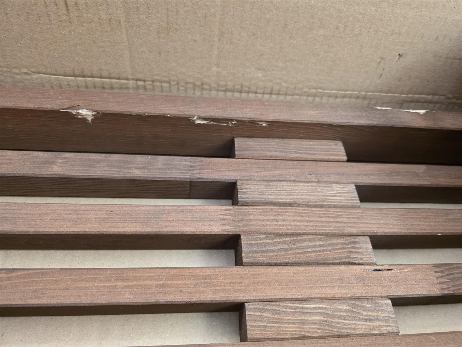 Dobar Gartenbank Svensson mit Kaminholzfach Sitzbank Holzbank braun DH127