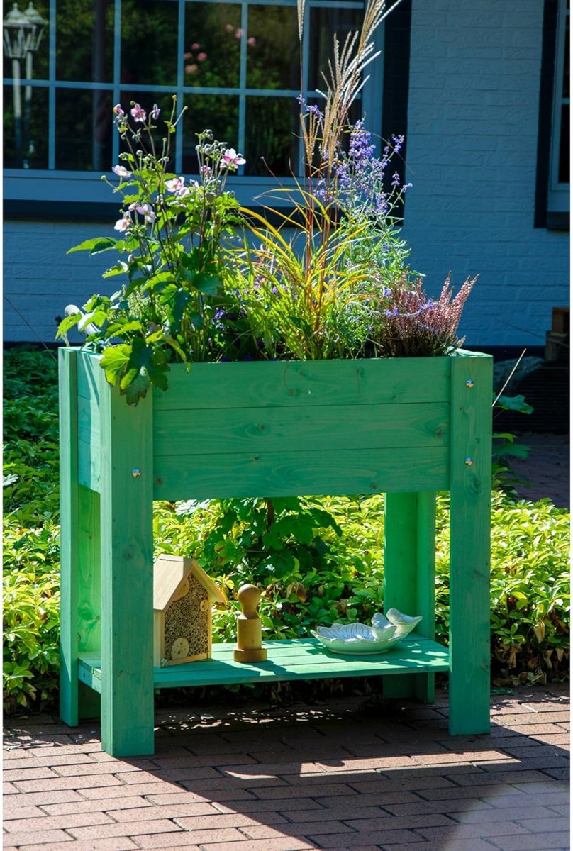 pflanzkübel, grüner hölzerner balkonkübel, wildpflanzen, pflanzgefäß, gartengestaltung