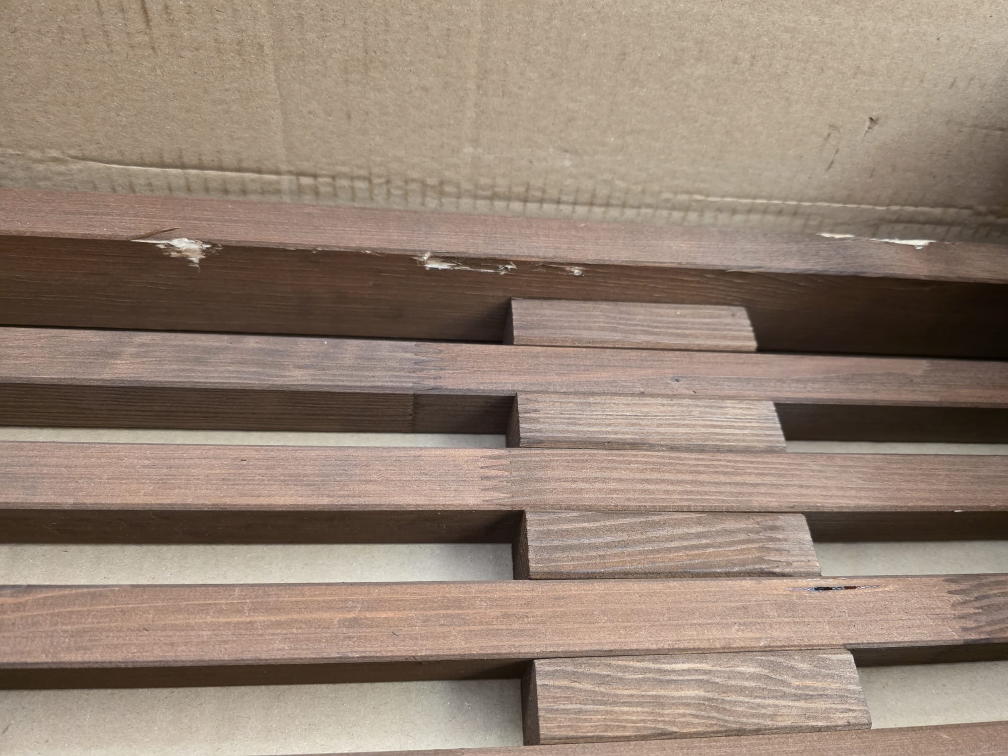 Dobar Gartenbank Svensson mit Kaminholzfach Sitzbank Holzbank braun DH127