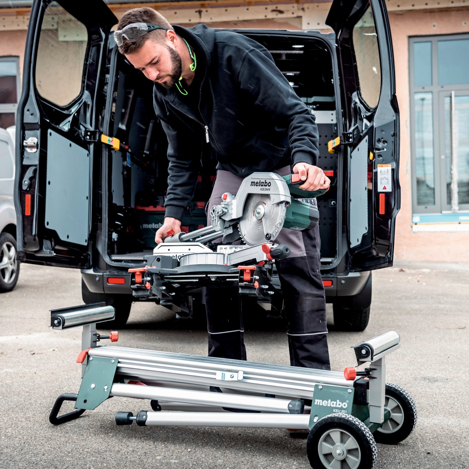 Metabo Kappsäge und Zugsäge KGS 254 M mit Hartmetall Sägeblättern