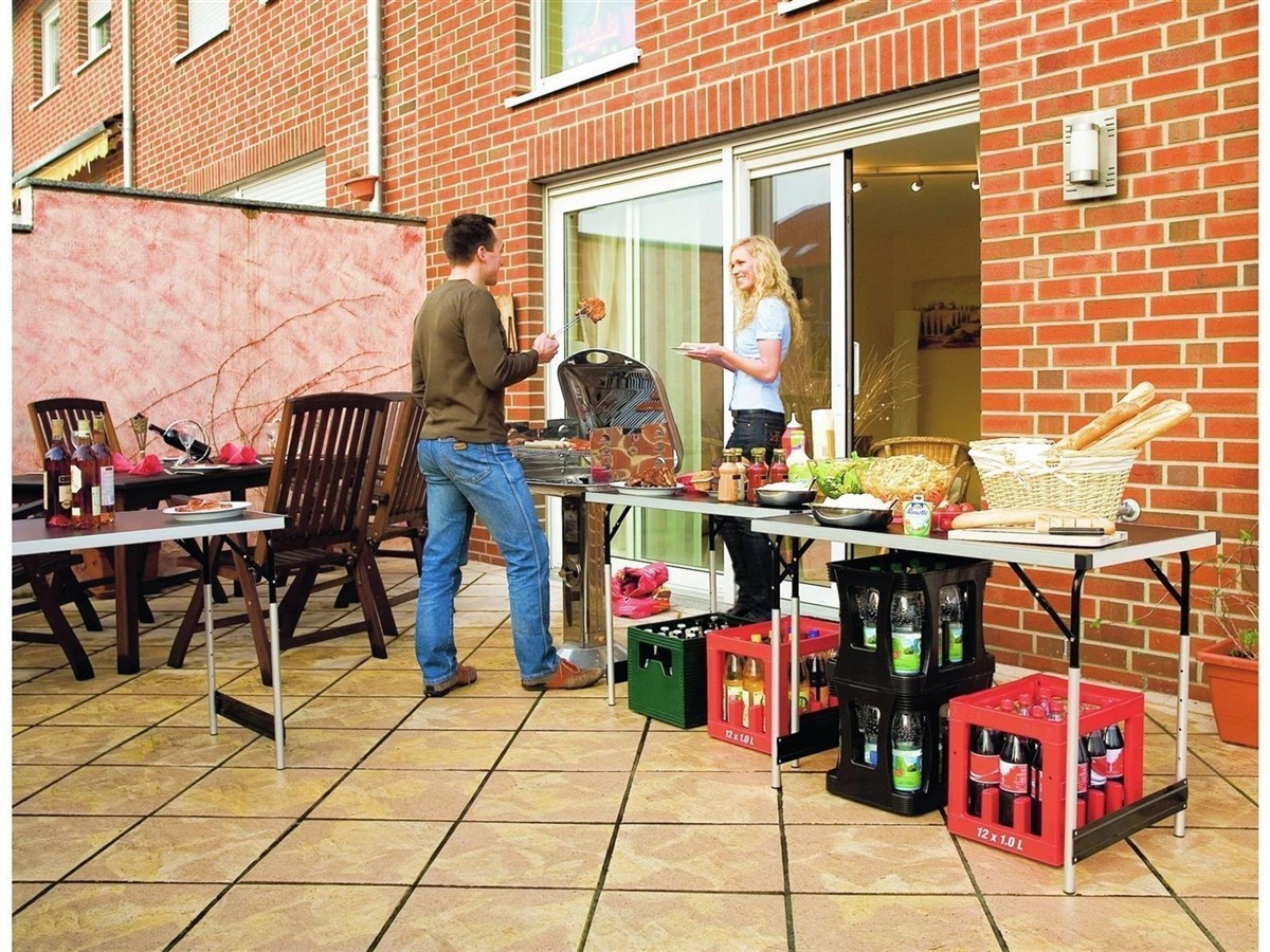 Grill, Barbecue, Outdoor-Setup, Gartenparty, Lebensmittel- und Getränke-Station