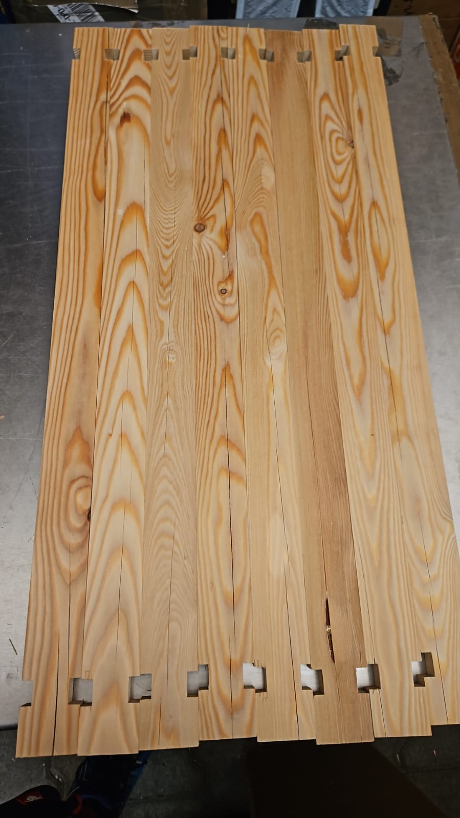 Holzlatten, Holzbretter, Holzpaneel, Kiefernholz, Leimholz-Optik