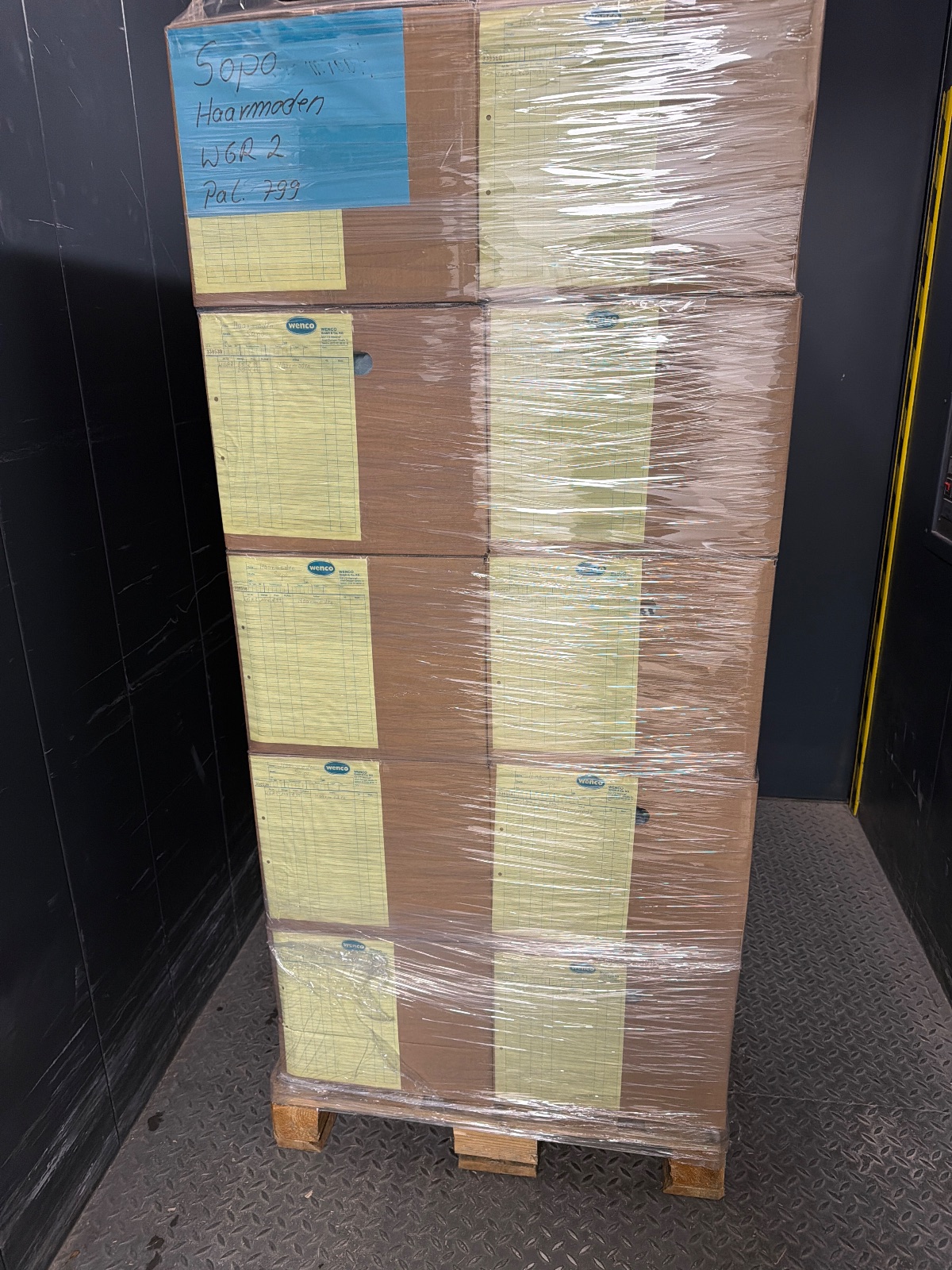 Kartonpalette, Stretchfolie, Holzpalette, Versandkartons, Papieretiketten