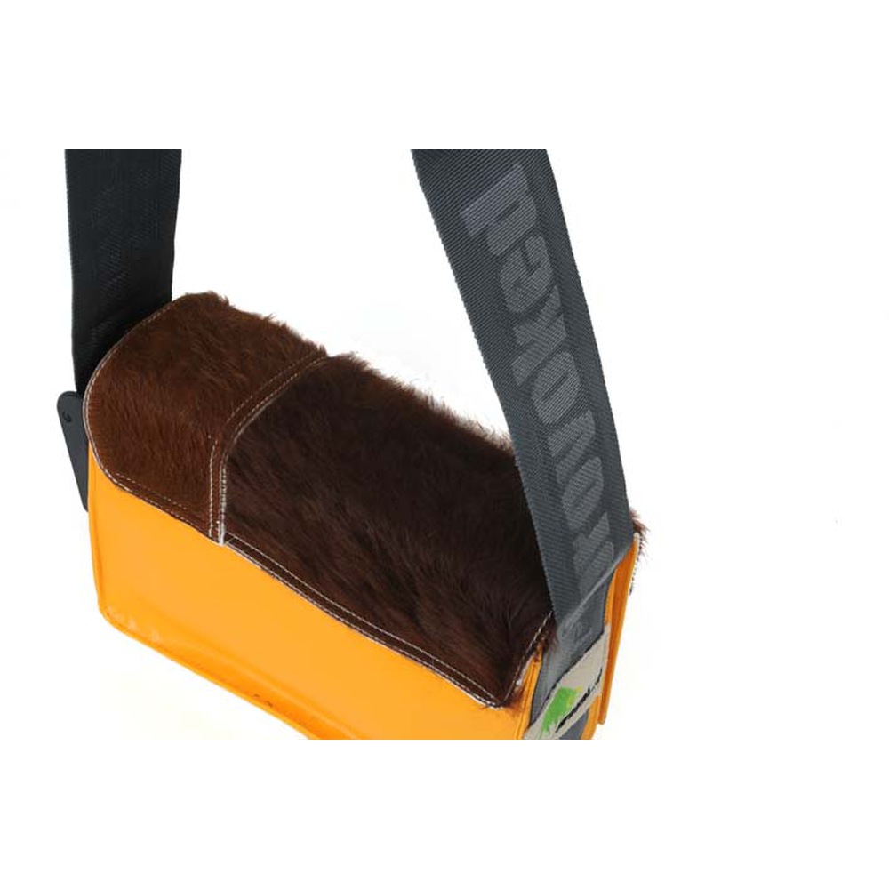Messenger Bag MINI PROVOKED aus Kuhfell: braun & LKW-Plane: orange, 26x21x1