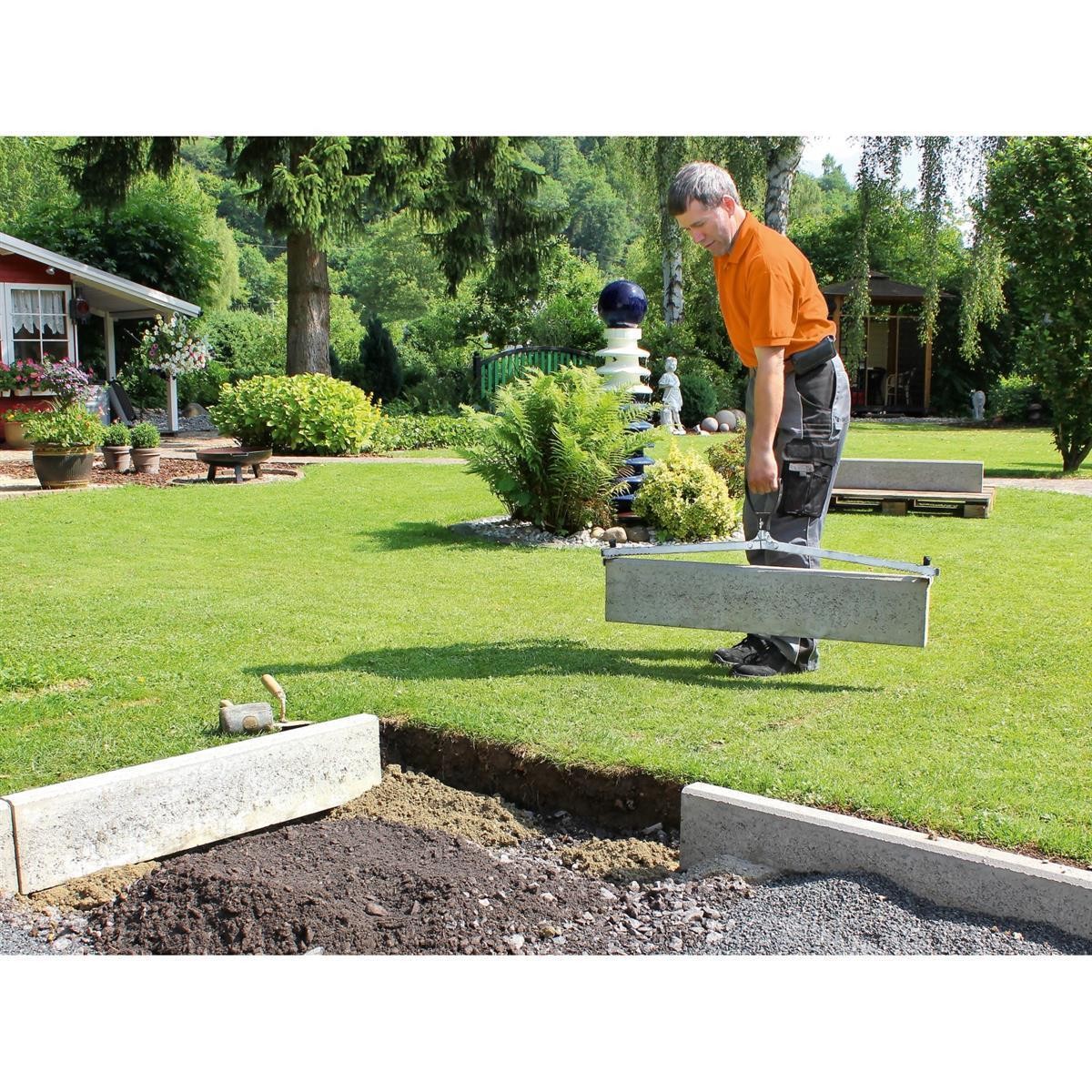 Gartenarbeit, Kies, Betonrand, Schaufelablage, Harke