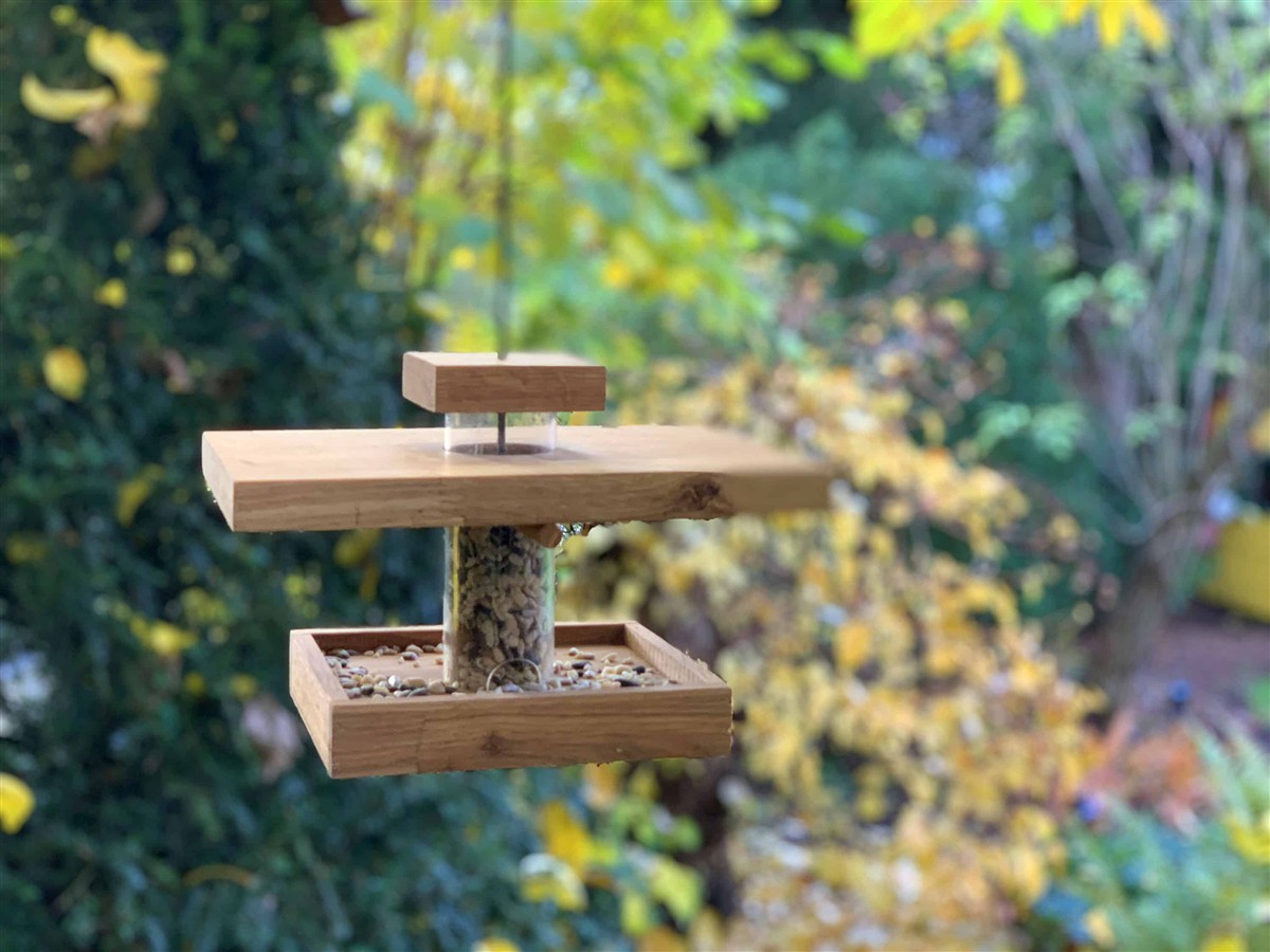 Vogelfutterhaus, Futterspender, Holz, Nistmaterial, Kauwerkzeug