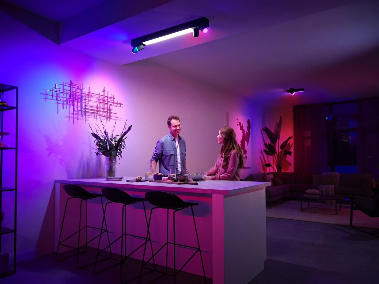 Philips Hue Spot 4 flg. White & Color Ambiance Centris Spot Schwarz 4200 lm