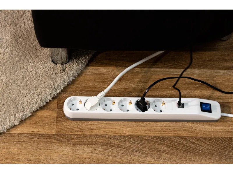 REV Ritter Steckdosenleiste ICE 6-Fach mit USB Weiß-Grau