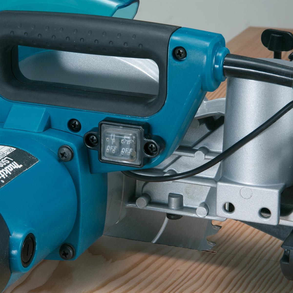 Makita Kapp und Gehrungssäge LS0815FLN 216 mm