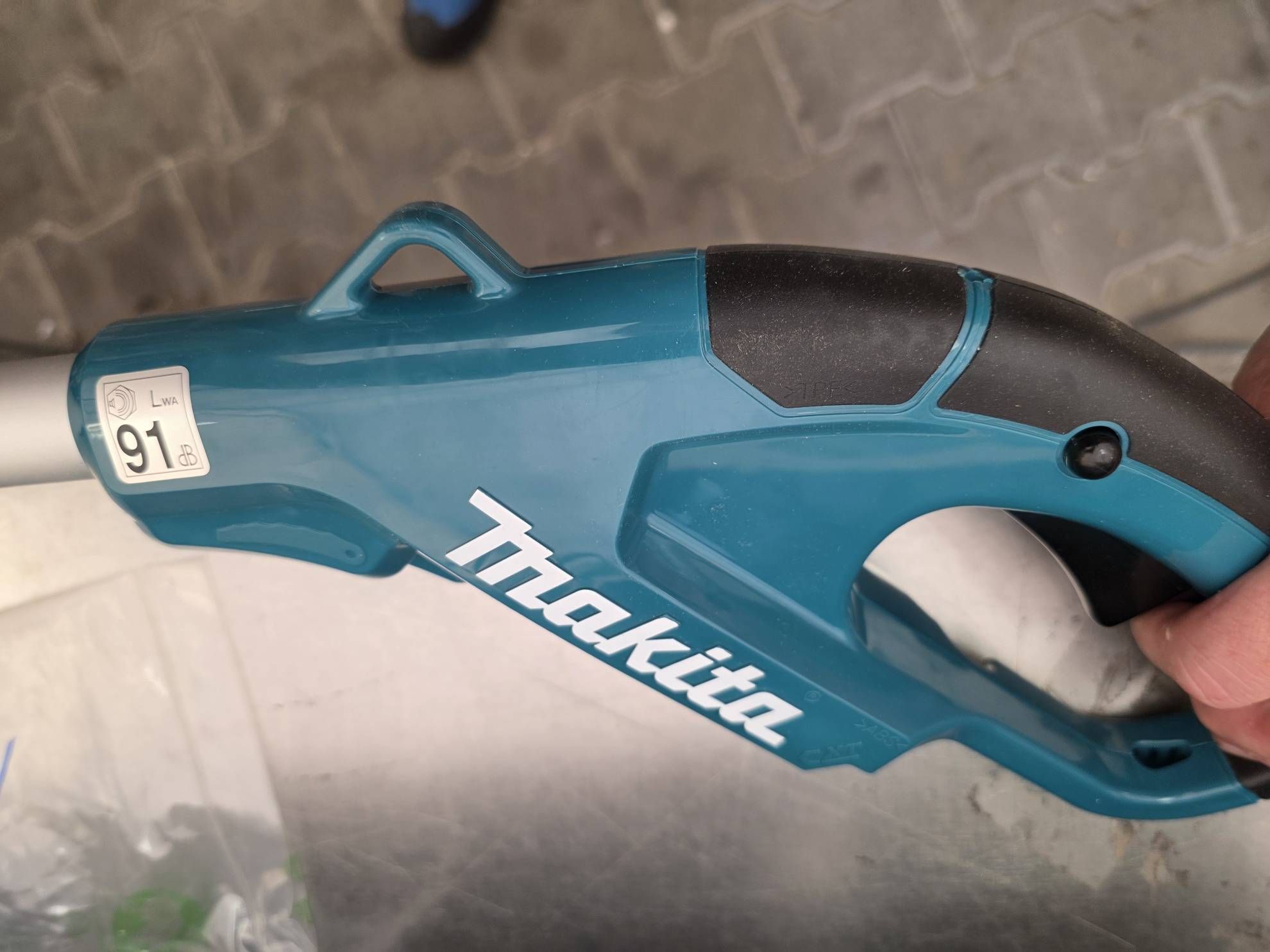 Makita UR100DZ Akku Rasentrimmer 10,8 V ohne Akku und ohne Ladegerät E759
